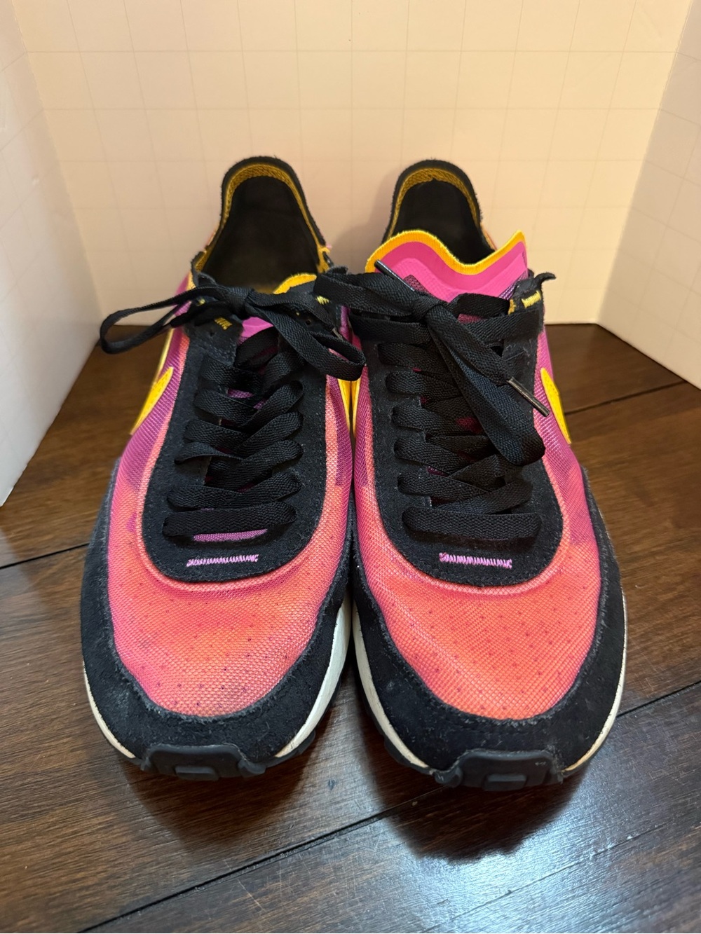 Nike Waffle One Active Fuchsia
Men's Size 8 Athletic Running Shoes
DA7995-600